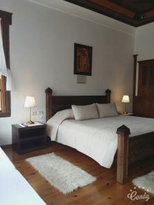 Postel nebo postele na pokoji v ubytování Hotel Gjirokastra