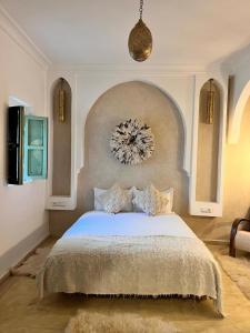 Postel nebo postele na pokoji v ubytování Riad Chic