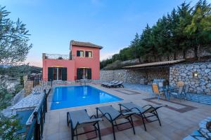 una villa con piscina y una casa en Villa Constantina Meganisi, en Meganisi 11 fotos más
