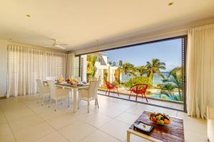 Гостиная зона в Cap Ouest by Horizon Holidays