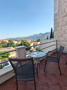 Ein allgemeiner Bergblick oder ein Berglick von der Ferienwohnung aus