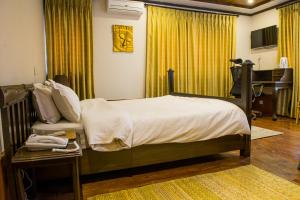 Tempat tidur dalam kamar di Hotel Ganesh Himal