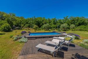 Bazén v ubytování Holiday house GARICA nebo v jeho okolí