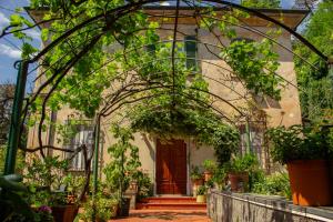 Zahrada ubytování Caligo B&B stanza privata in villa d'epoca con giardino e vista mare