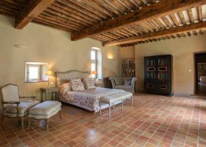 Ένα ή περισσότερα κρεβάτια σε δωμάτιο στο Le Château de la Baude