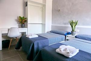 Postel nebo postele na pokoji v ubytování V Pension & Suites