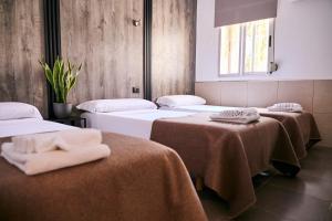 Postel nebo postele na pokoji v ubytování V Pension & Suites