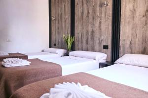 Postel nebo postele na pokoji v ubytování V Pension & Suites
