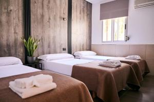 Postel nebo postele na pokoji v ubytování V Pension & Suites
