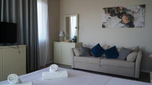 a living room with a couch and a television at Hotel Natali in Dhërmi