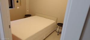 a small bedroom with a white bed in a room at La Panoramica in Varazze