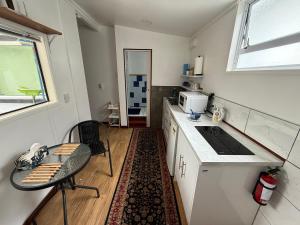 Kuchyň nebo kuchyňský kout v ubytování UNIT 2 Comfortable and pleasant unit