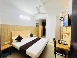 TV a/nebo společenská místnost v ubytování Hotel Vasundhara Grand - Vasundhara
