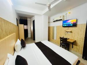 TV a/nebo společenská místnost v ubytování Hotel Vasundhara Grand - Vasundhara