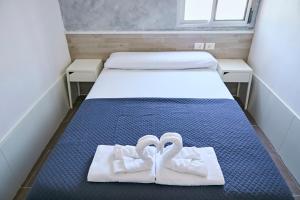 Postel nebo postele na pokoji v ubytování V Pension & Suites