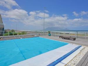 a swimming pool with a view of the ocean at Cape Town Beachfront Accommodation in Blouberg in Bloubergstrand