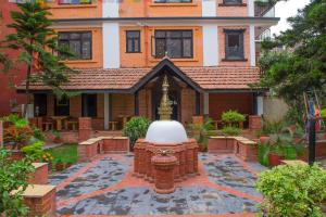 Kebun di luar Hotel Ganesh Himal