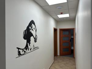 a drawing of a dog on a wall in a hallway at Mololo Art Hostel in Sopot