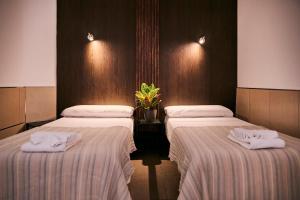Postel nebo postele na pokoji v ubytování V Pension & Suites