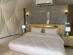 Voodi või voodid majutusasutuse Moon Rum LuxuryCamp toas