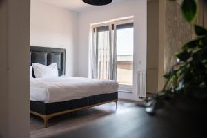 Ένα ή περισσότερα κρεβάτια σε δωμάτιο στο Skylark - Vancouver Penthouse Premium with Jacuzzi and Panoramic View