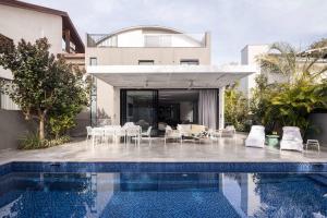 Πισίνα στο ή κοντά στο Carmelo HaMeginim Villa