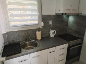 Galeriebild der Unterkunft Eleven And A Half apartment Superior in Nea Fokea