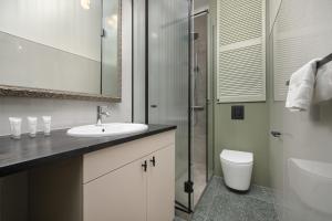 Kúpeľňa v ubytovaní Exclusive Old Town Apartment by Noclegi Renters