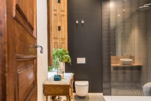 Ένα μπάνιο στο Majordoms - Castell de Villavecchia - 33 pax +80 φωτογραφίες