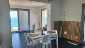 Afbeelding uit fotogalerij van Appartamenti Addimuru in Marina di Palma