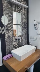 Een badkamer bij Appartamenti Addimuru