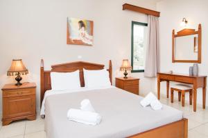 A bed or beds in a room at Roubini Apartments Még 37 kép