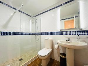 Kúpeľňa v ubytovaní Marina Isla Canela apartment + 17 fotografií