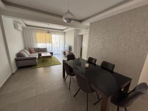 Χώρος καθιστικού στο Mordern 2BD APT Perfect for Family or Group
