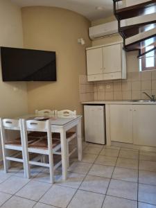 Kuchyň nebo kuchyňský kout v ubytování Lola's Hotel + 37 fotografií