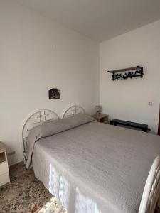 a bedroom with a bed with a white bedspread at Appartamento Ceschini in Vieste