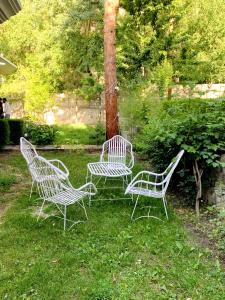 A garden outside The Indus Escape
