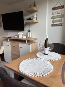 A television and/or entertainment centre at Lila Apartman