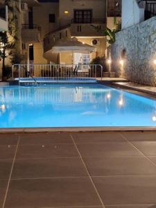 Bazén v ubytování Lola's Hotel nebo v jeho okolí