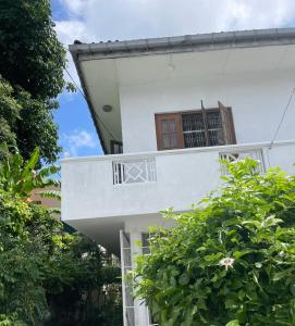 Το κτήριο όπου στεγάζεται  η παραθεριστική κατοικία