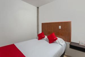 Postel nebo postele na pokoji v ubytování Capital O Hotel Emperadores Inn, Atlixco