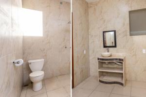Koupelna v ubytování Capital O Hotel Emperadores Inn, Atlixco