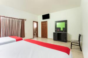 Postel nebo postele na pokoji v ubytování Capital O Hotel Emperadores Inn, Atlixco