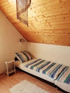 Posteľ alebo postele v izbe v ubytovaní Holiday home in Gyenesdias - Balaton 43113