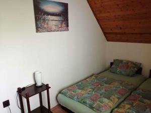 Posteľ alebo postele v izbe v ubytovaní Holiday home in Gyenesdias - Balaton 43113