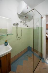 Ένα μπάνιο στο Villa Sinojmeri Girocastrum +96 φωτογραφίες