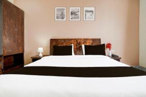 Säng eller sängar i ett rum på Hotel Palm Tree