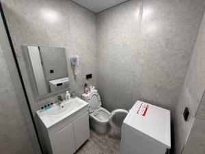 A bathroom at Memory Apart Hotel