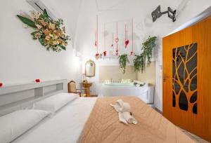 Ένα ή περισσότερα κρεβάτια σε δωμάτιο στο Relax 2 Cuori, Suite with Jacuzzi in Ostuni Historic Center