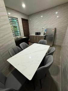 a conference room with a white table and chairs at Mossy Green Golfcourse Homestay in Tanah Rata